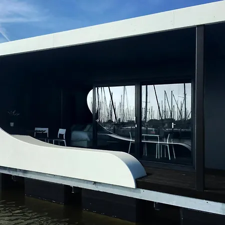 Wohnboot 'tinyfloat' In Ijsselmeer