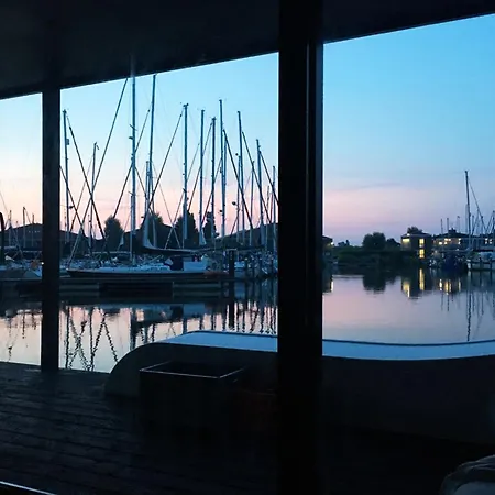 Wohnboot 'tinyfloat' In Ijsselmeer Andijk