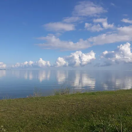 Wohnboot 'tinyfloat' In Ijsselmeer Úszó hotel
