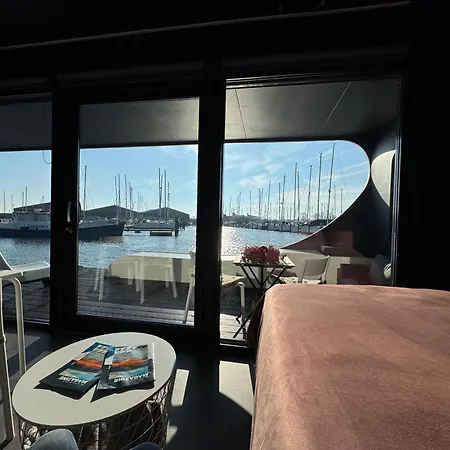 Wohnboot 'tinyfloat' In Ijsselmeer Tatil Evi