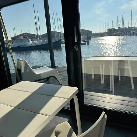Úszó hotel Wohnboot 'tinyfloat' In Ijsselmeer *