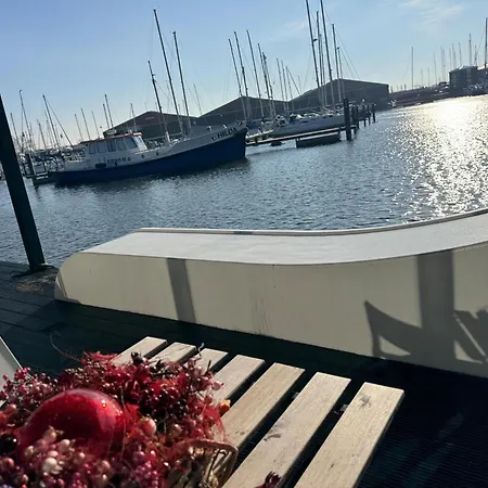 Botel Wohnboot 'tinyfloat' In Ijsselmeer Andijk