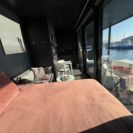 Wohnboot 'tinyfloat' In Ijsselmeer